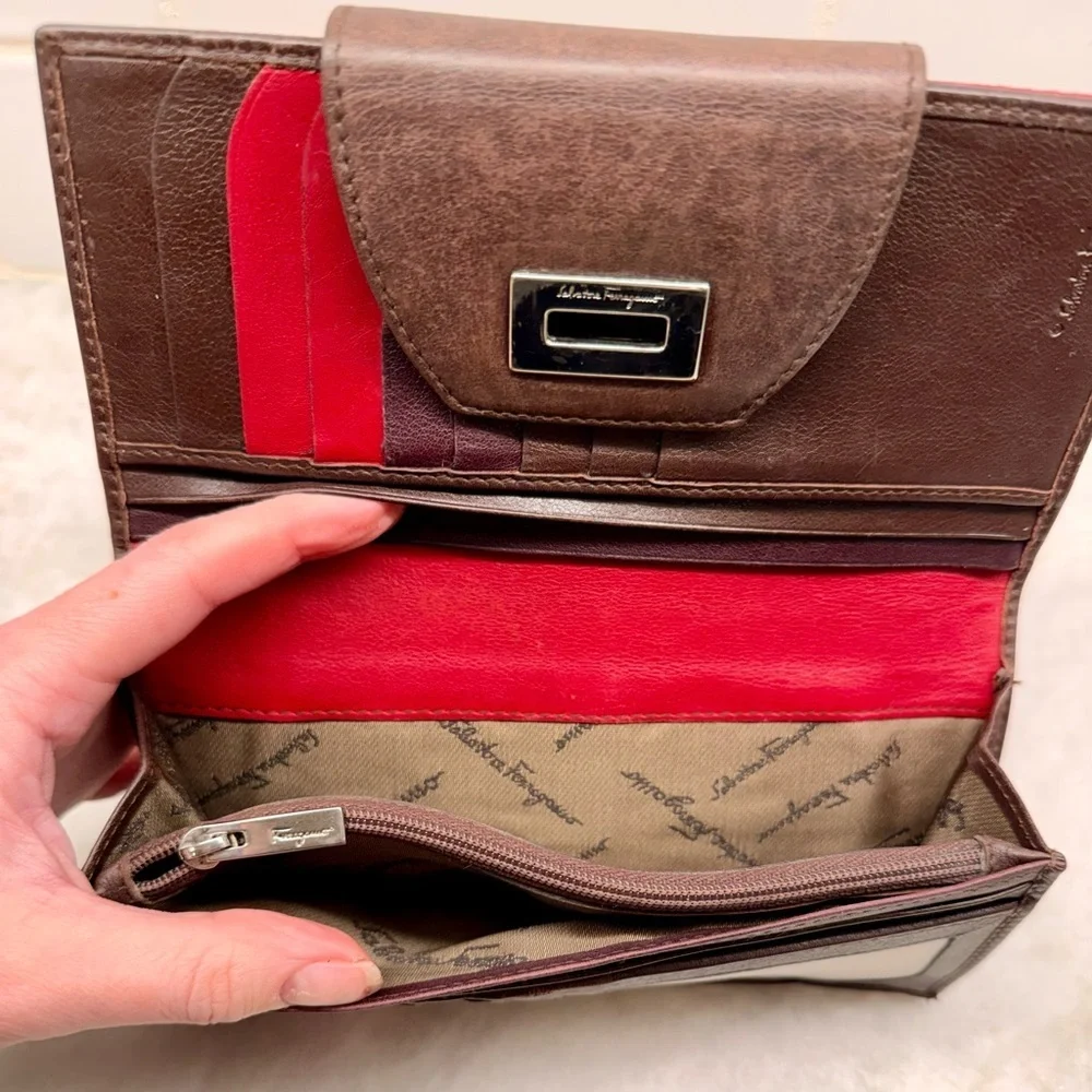 SALVATORE FERRAGAMO Gancini Monogram Embossed Logo Leather‎ 2-Tone Long Wallet